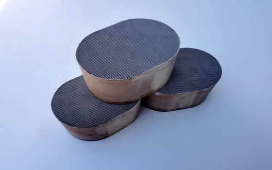 Dizel Kamyon Oto Katalizörü Üç Çekirdekli Metal Petek Katalizörü Scr Ozon Temizleme