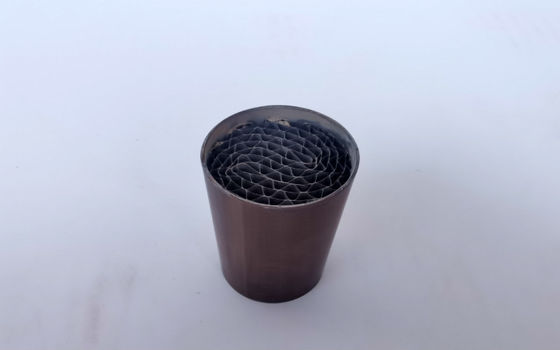 Dizel Kamyon Oto Katalizörü Üç Çekirdekli Metal Petek Katalizörü Scr Ozon Temizleme